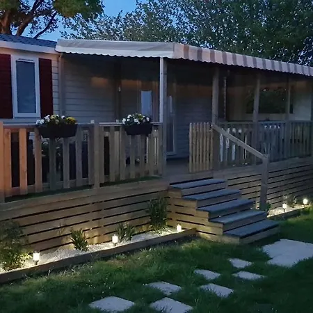 Mobil Climatise Confort 6 à 8 Personnes à Louer Campeggio