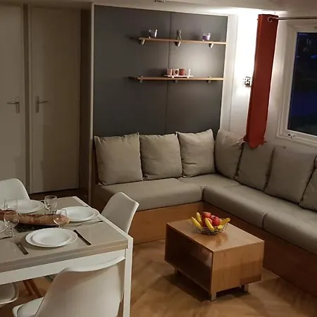 Mobil Climatise Confort 6 à 8 Personnes à Louer *