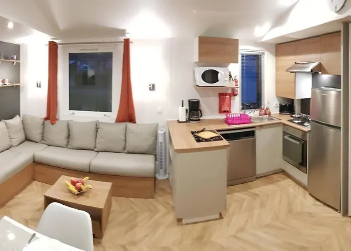 Mobil Climatise Confort 6 A 8 Personnes A Louer