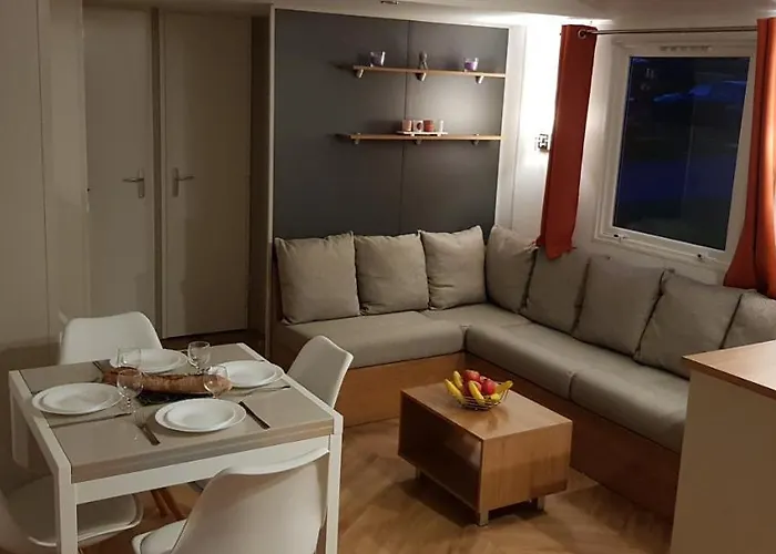 Mobil Climatise Confort 6 A 8 Personnes A Louer *